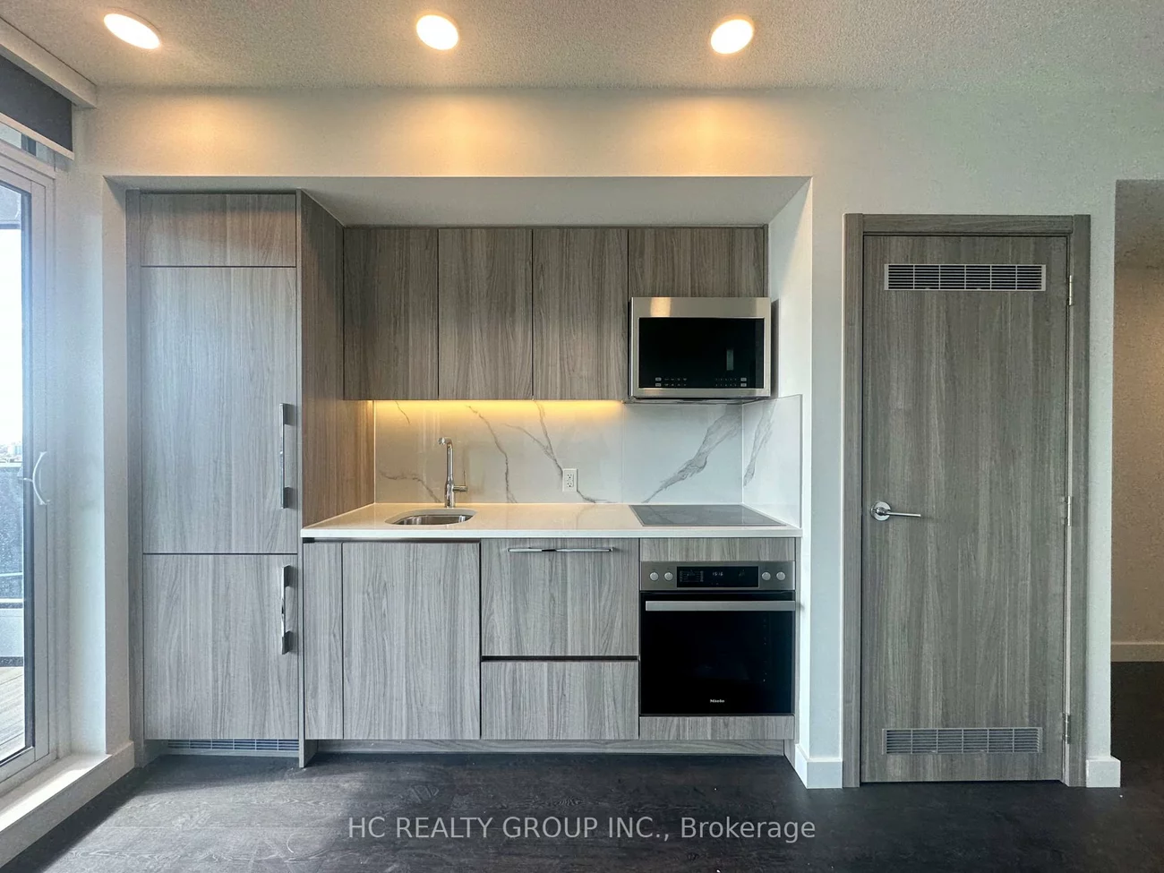 38, Widmer, Waterfront Communities C1, Toronto