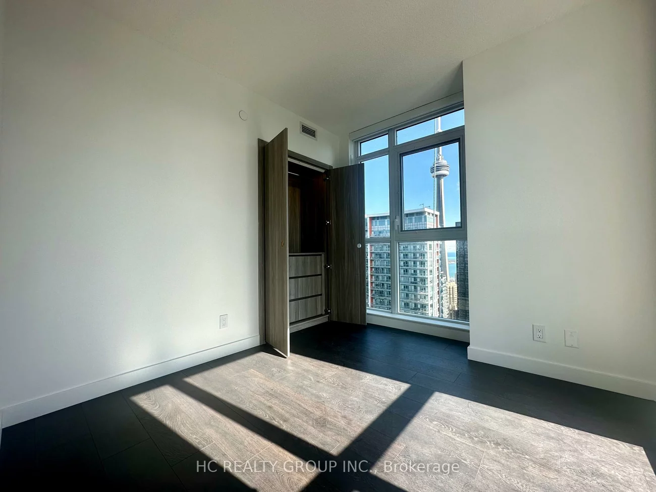 38, Widmer, Waterfront Communities C1, Toronto