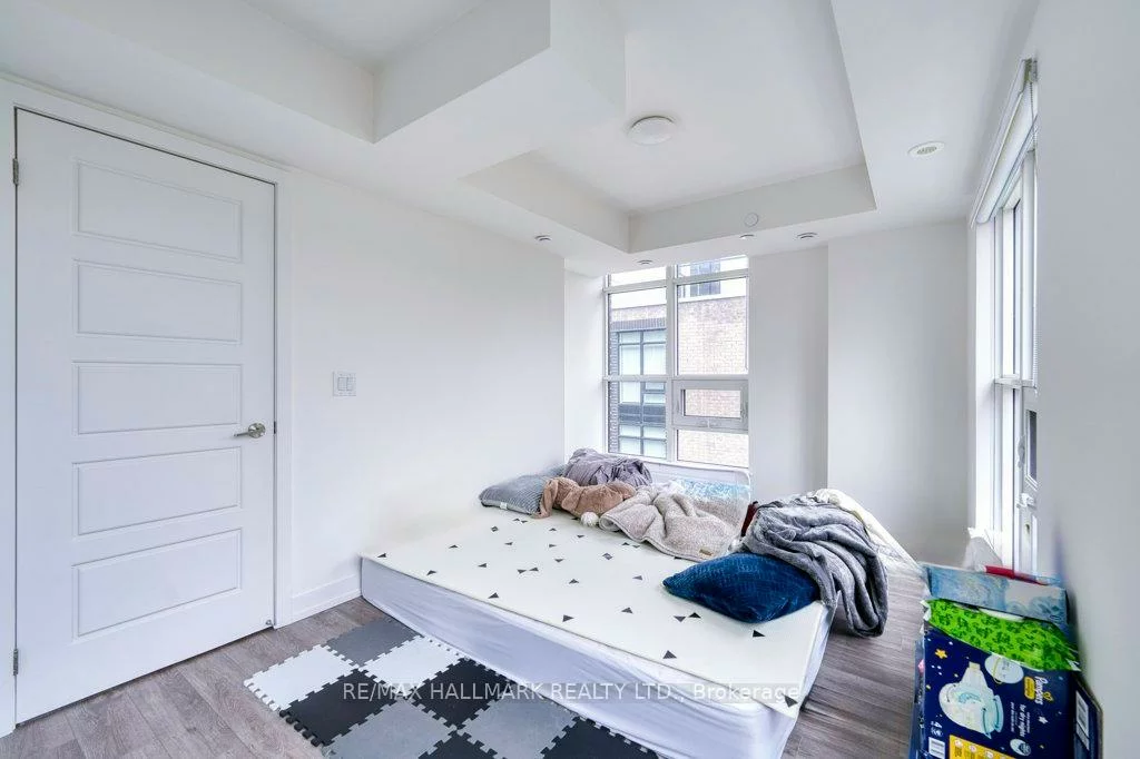 861, Sheppard, Bathurst Manor, Toronto