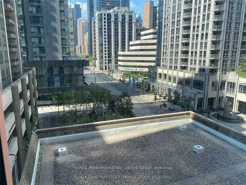 736, Bay, Bay Street Corridor, Toronto