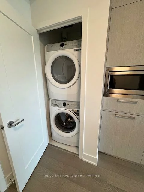 8, Manor, Yonge-Eglinton, Toronto