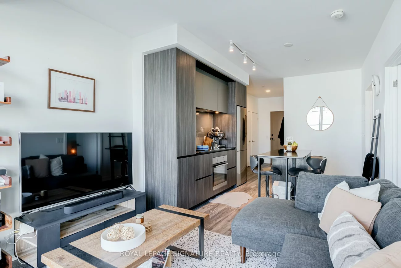 225, Sumach, Regent Park, Toronto