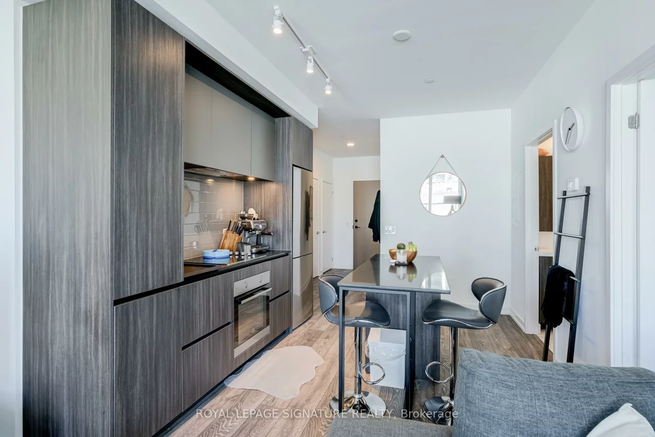 225, Sumach, Regent Park, Toronto