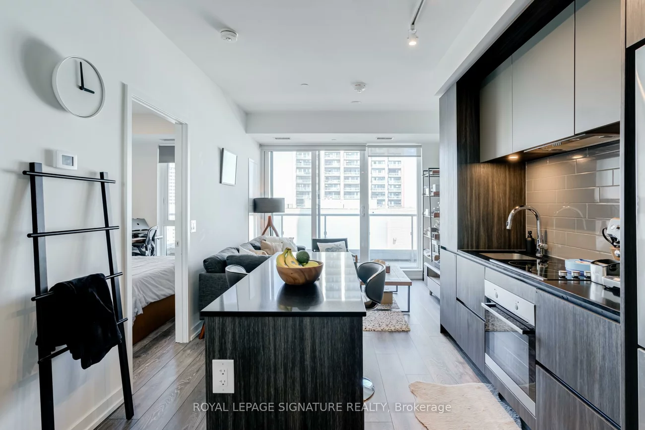 225, Sumach, Regent Park, Toronto