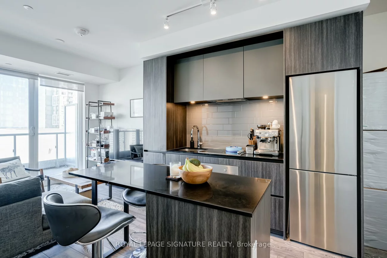 225, Sumach, Regent Park, Toronto