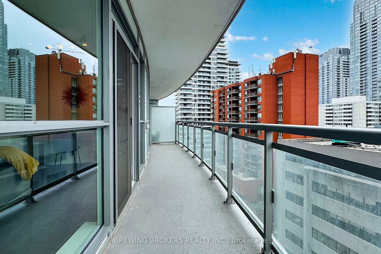 89, Dunfield, Mount Pleasant West, Toronto