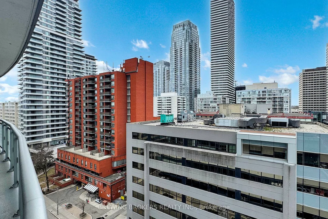 89, Dunfield, Mount Pleasant West, Toronto