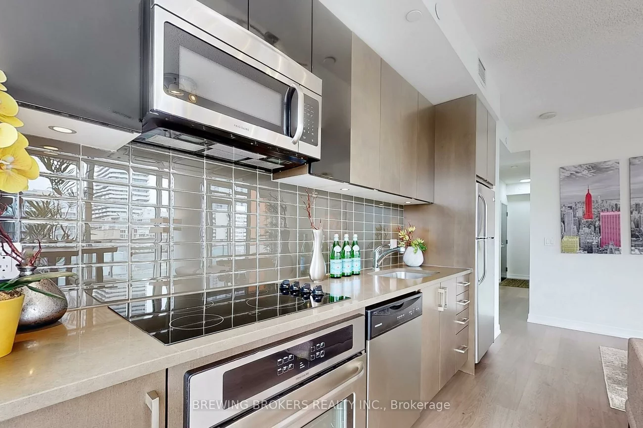 89, Dunfield, Mount Pleasant West, Toronto