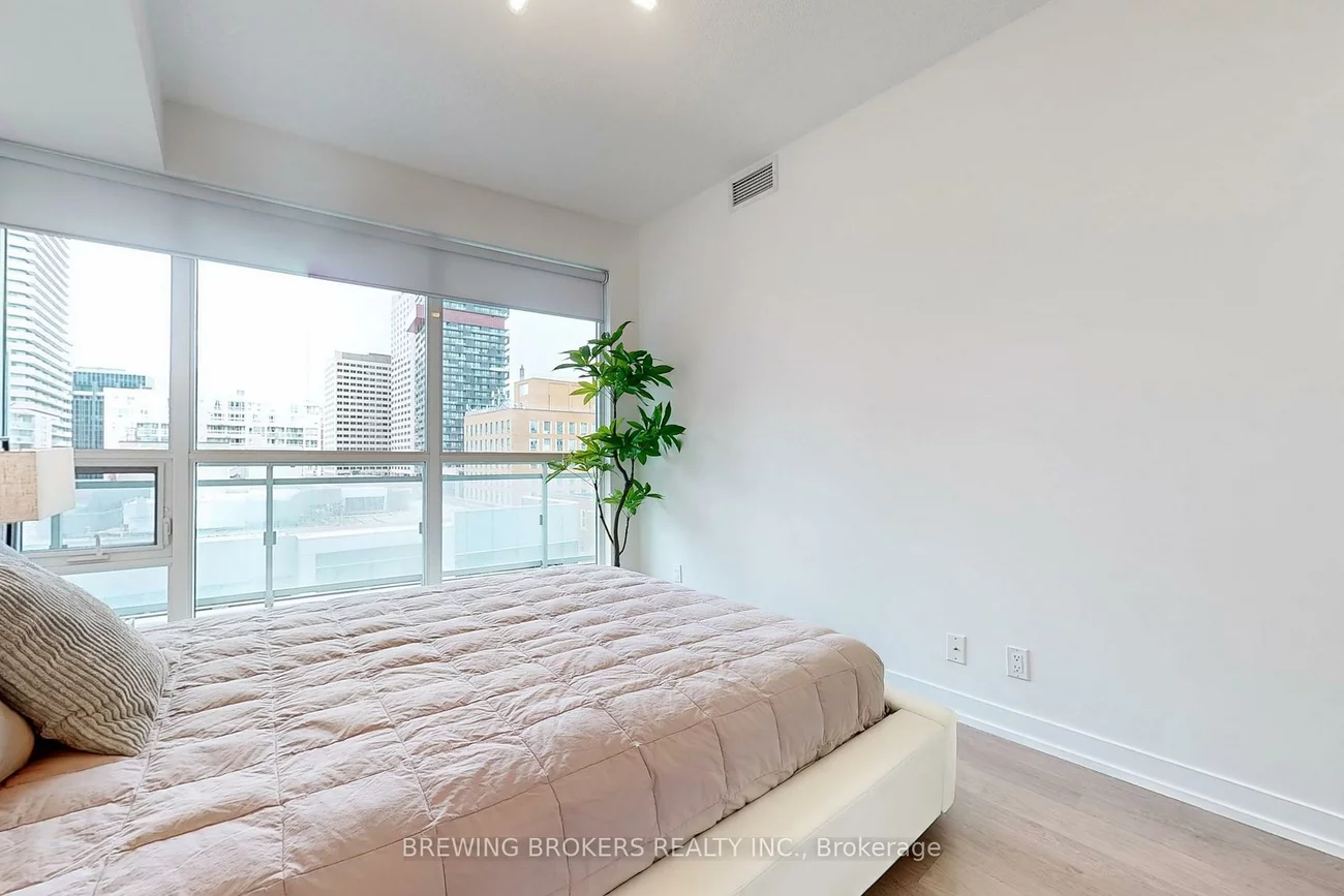 89, Dunfield, Mount Pleasant West, Toronto