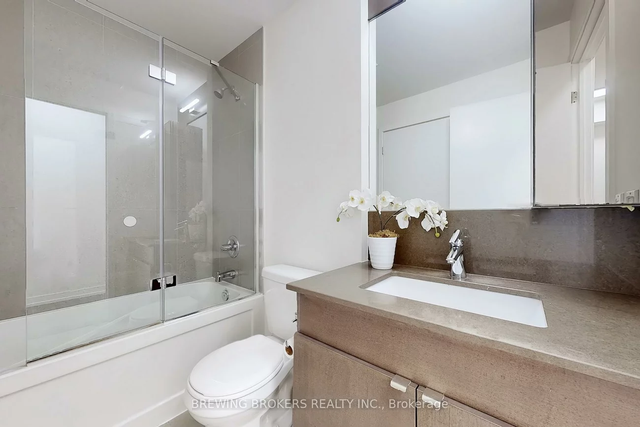 89, Dunfield, Mount Pleasant West, Toronto