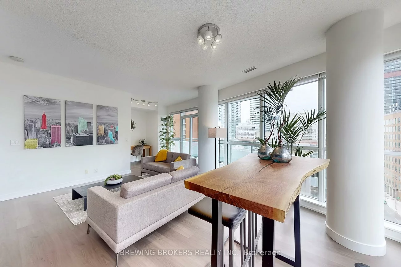89, Dunfield, Mount Pleasant West, Toronto
