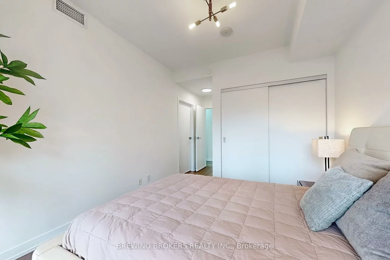 89, Dunfield, Mount Pleasant West, Toronto