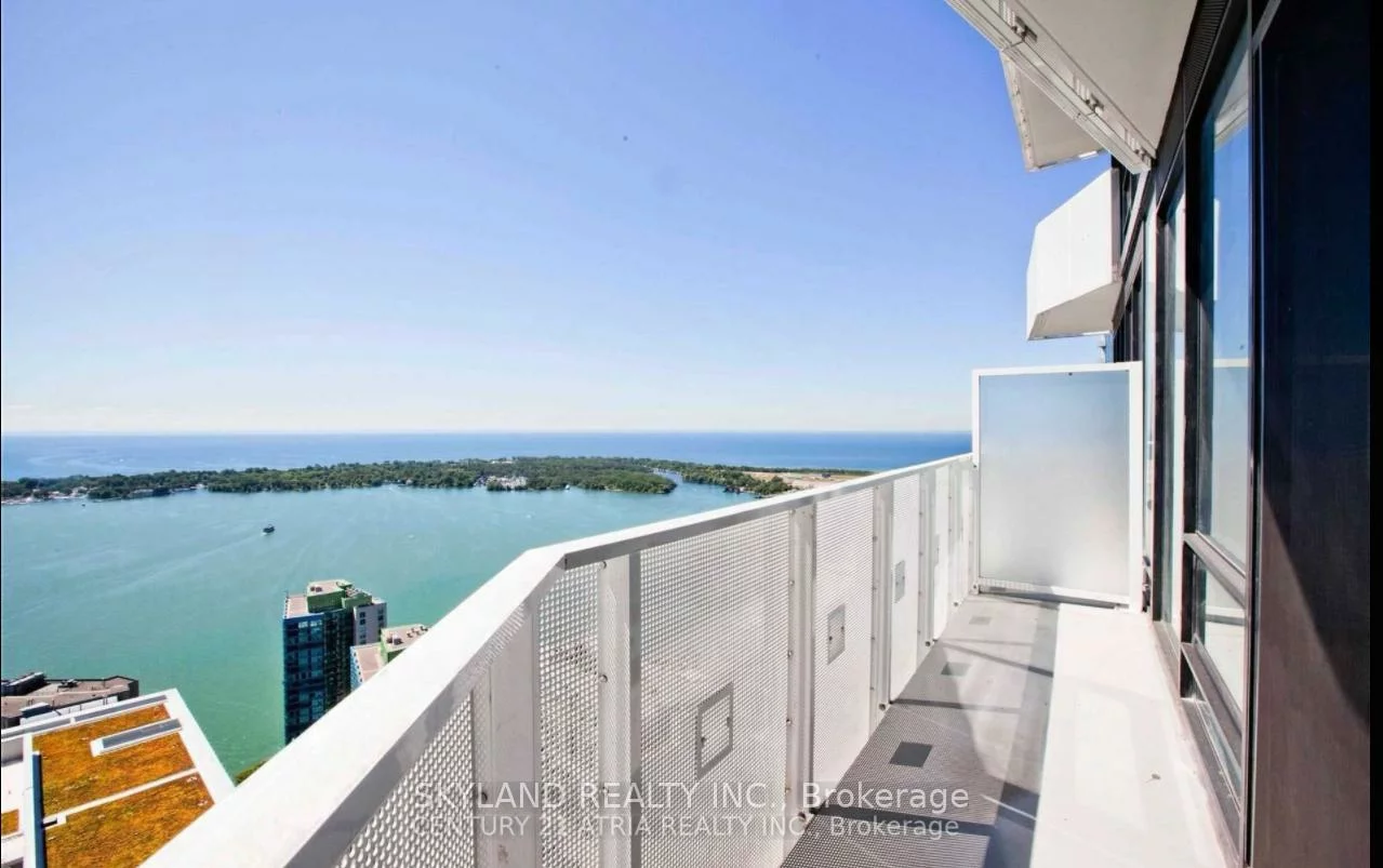 100, Harbour, Waterfront Communities C1, Toronto
