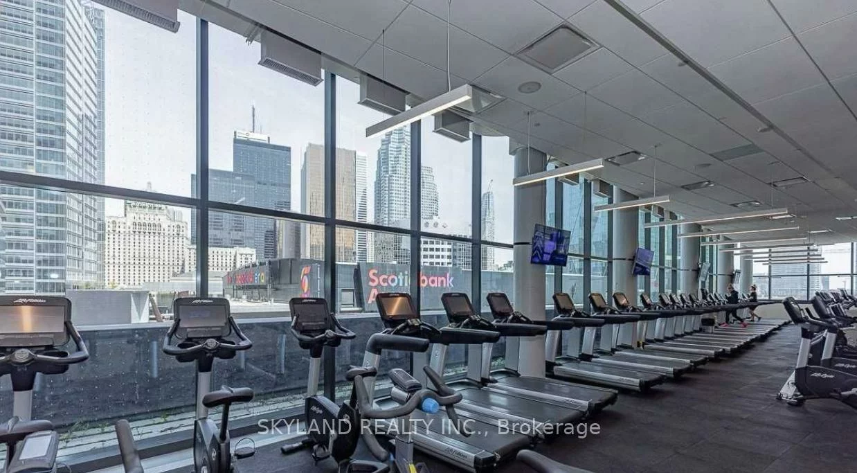 100, Harbour, Waterfront Communities C1, Toronto