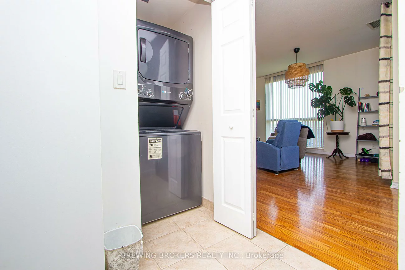 4200, Bathurst, Clanton Park, Toronto
