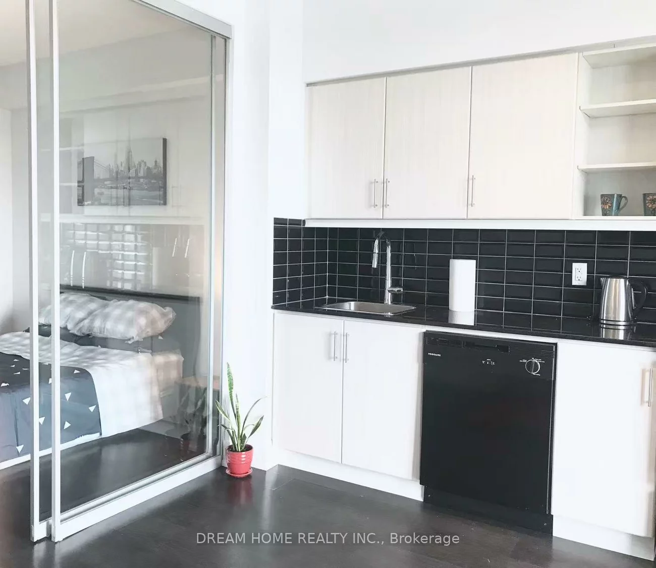 160, Vanderhoof, Thorncliffe Park, Toronto