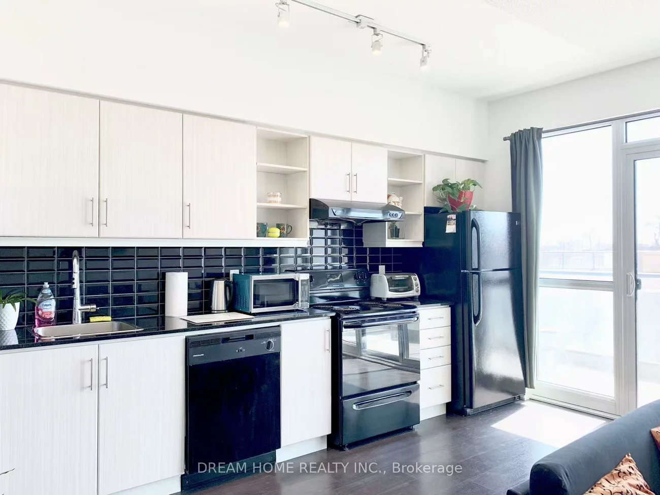 160, Vanderhoof, Thorncliffe Park, Toronto