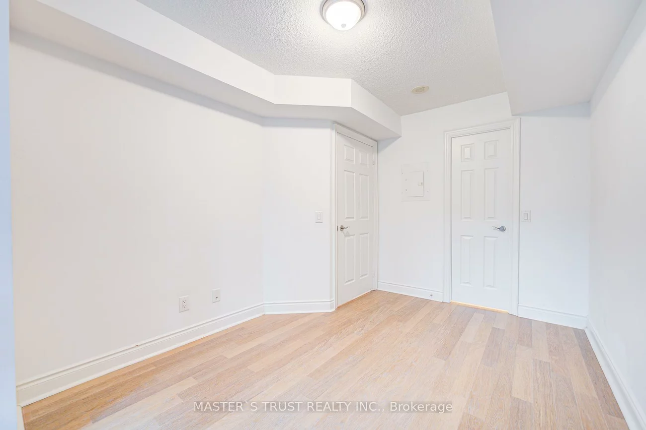 25, Greenview, Newtonbrook West, Toronto