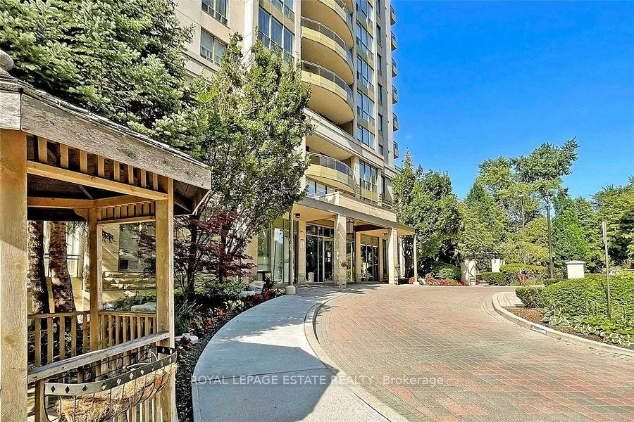 260, Doris, Willowdale East, Toronto
