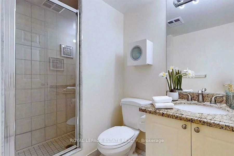 260, Doris, Willowdale East, Toronto