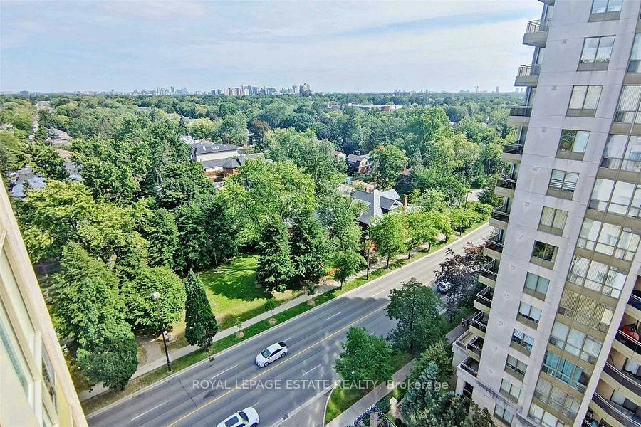 260, Doris, Willowdale East, Toronto