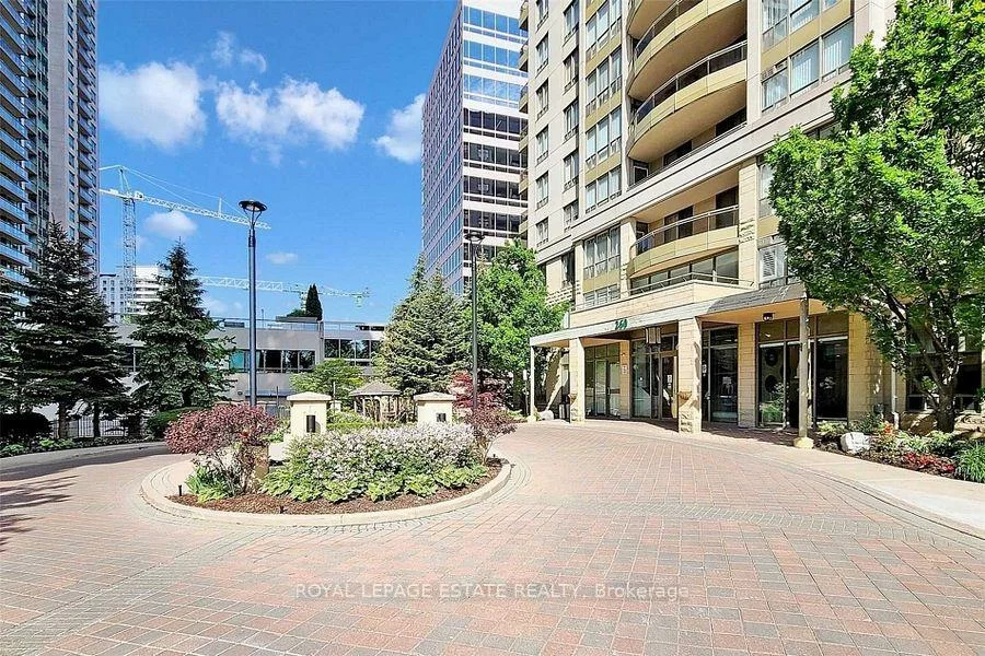 260, Doris, Willowdale East, Toronto
