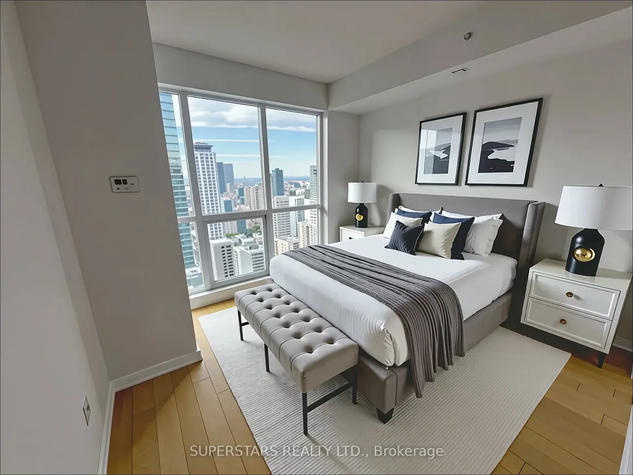 386, Yonge, Bay Street Corridor, Toronto