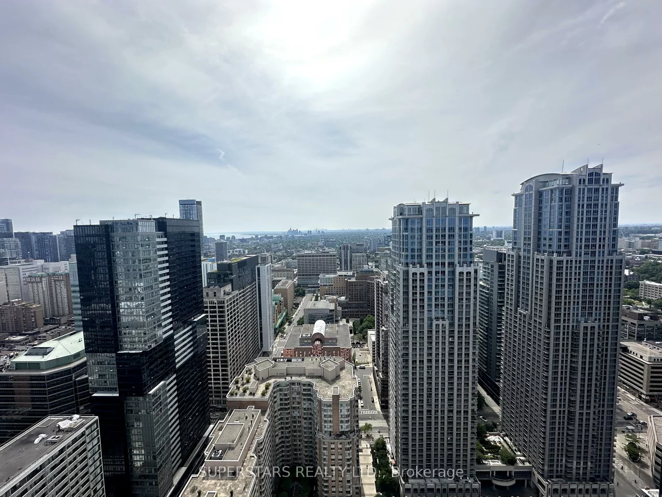 386, Yonge, Bay Street Corridor, Toronto