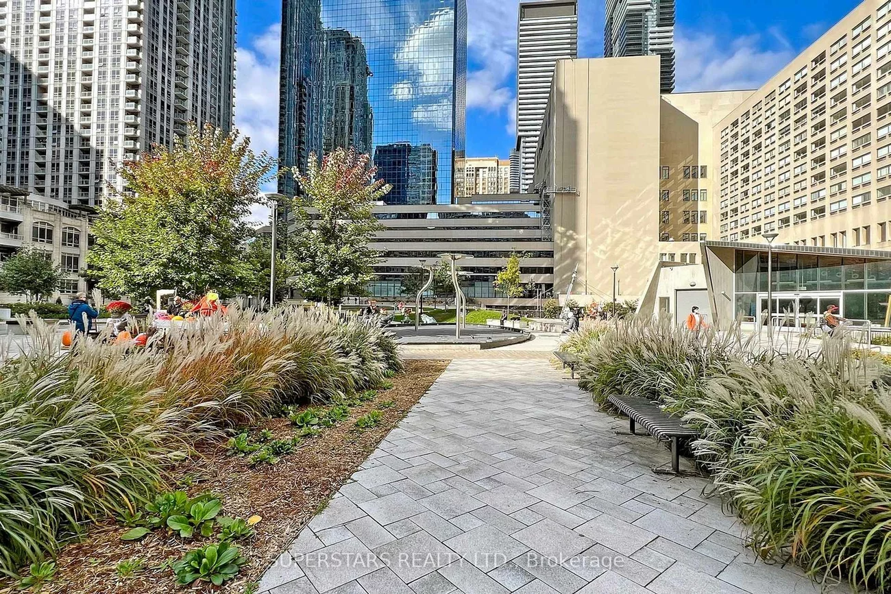 386, Yonge, Bay Street Corridor, Toronto