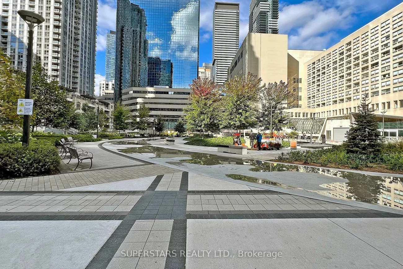 386, Yonge, Bay Street Corridor, Toronto