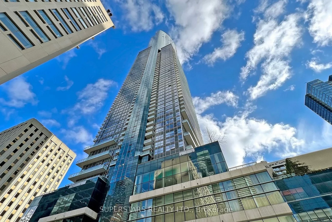 386, Yonge, Bay Street Corridor, Toronto
