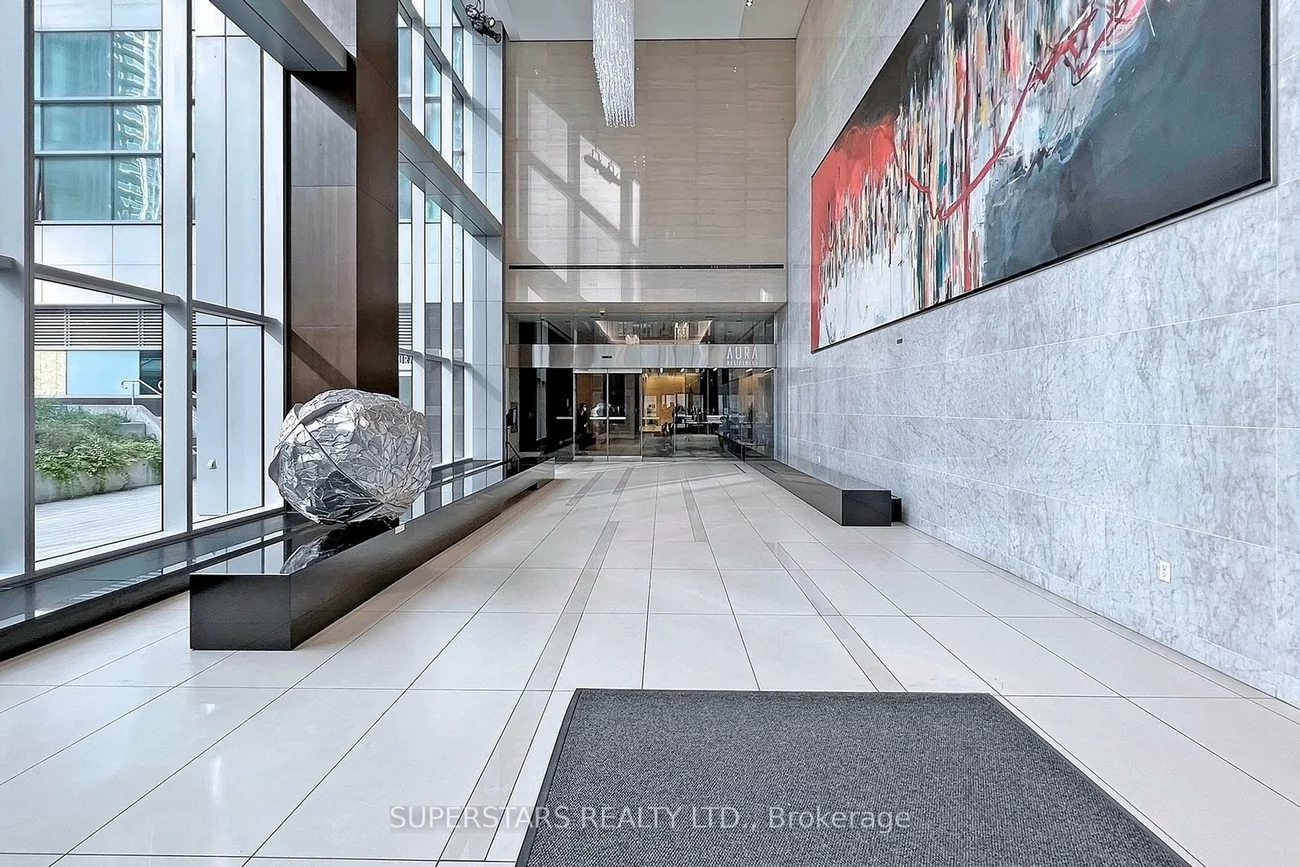 386, Yonge, Bay Street Corridor, Toronto