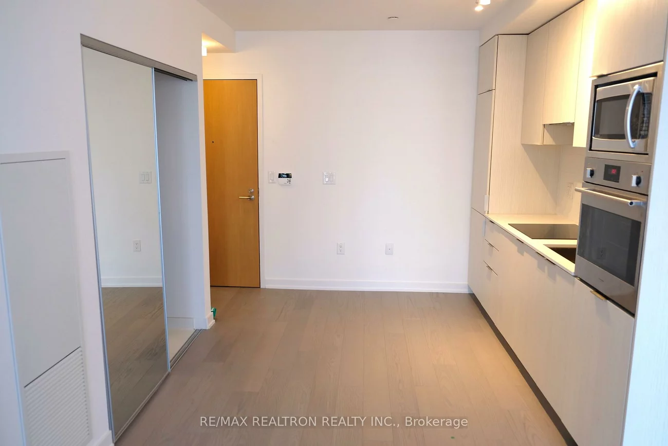 11, Wellesley, Bay Street Corridor, Toronto