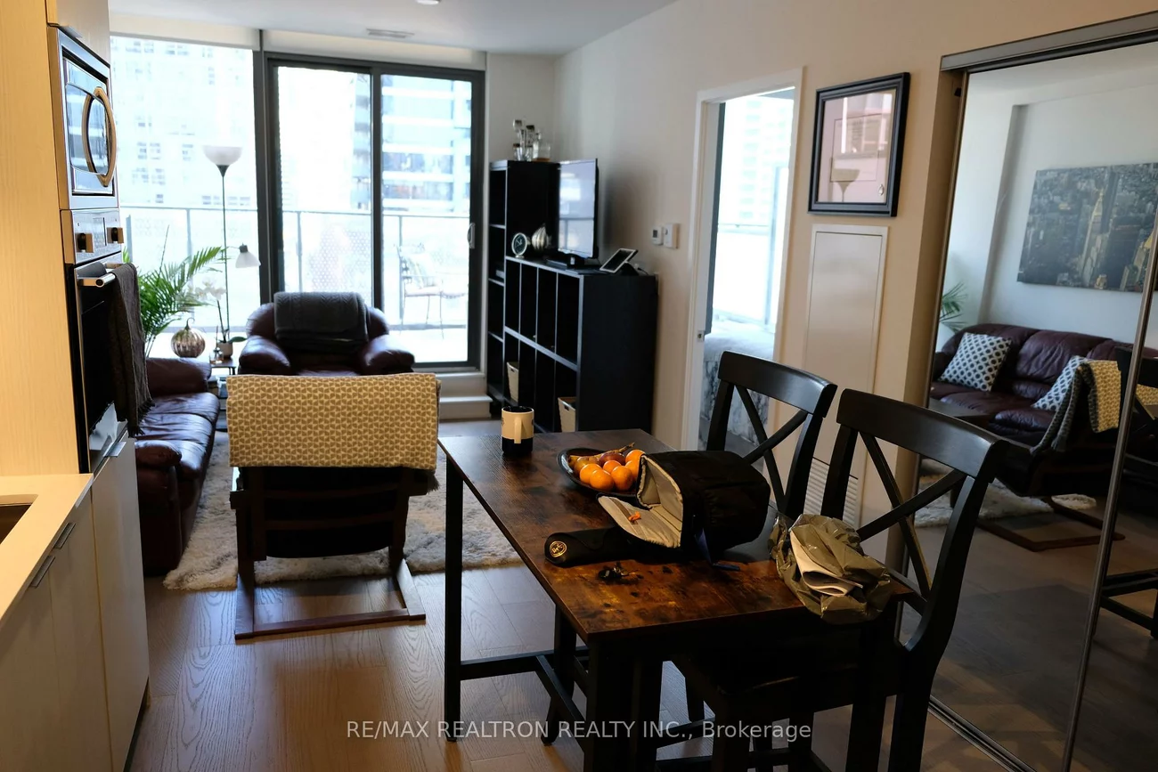 11, Wellesley, Bay Street Corridor, Toronto