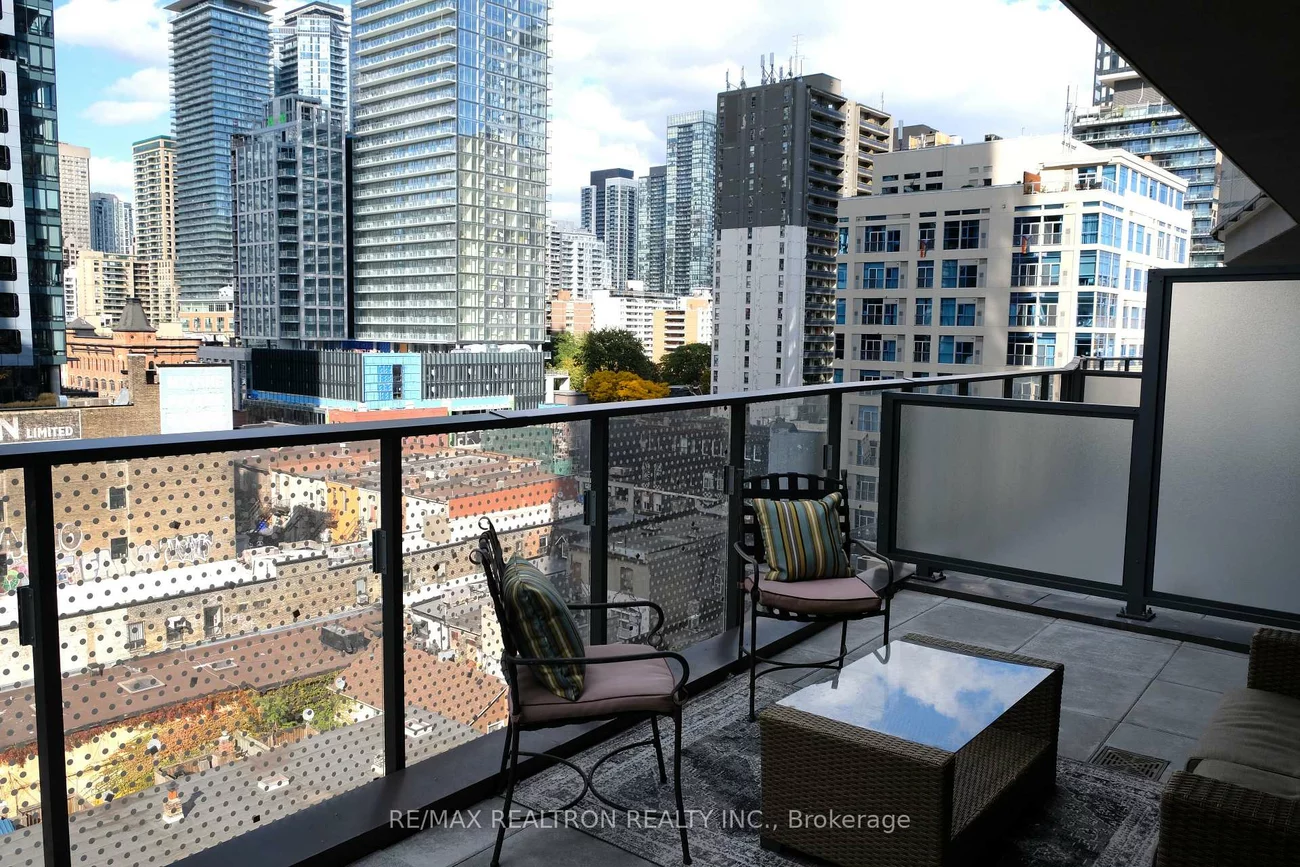 11, Wellesley, Bay Street Corridor, Toronto
