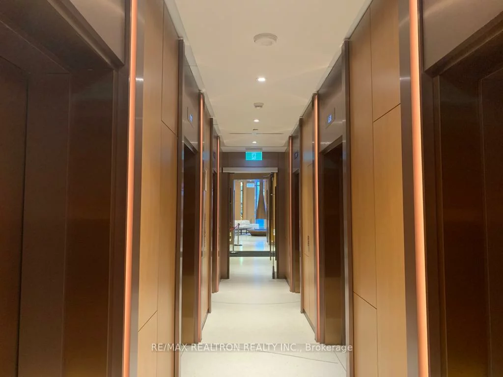 11, Wellesley, Bay Street Corridor, Toronto