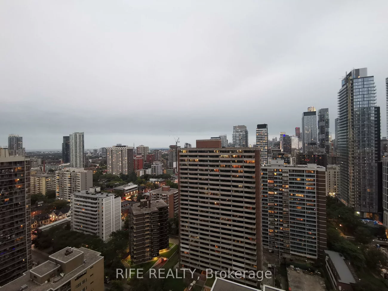 33, Charles, Church-Yonge Corridor, Toronto