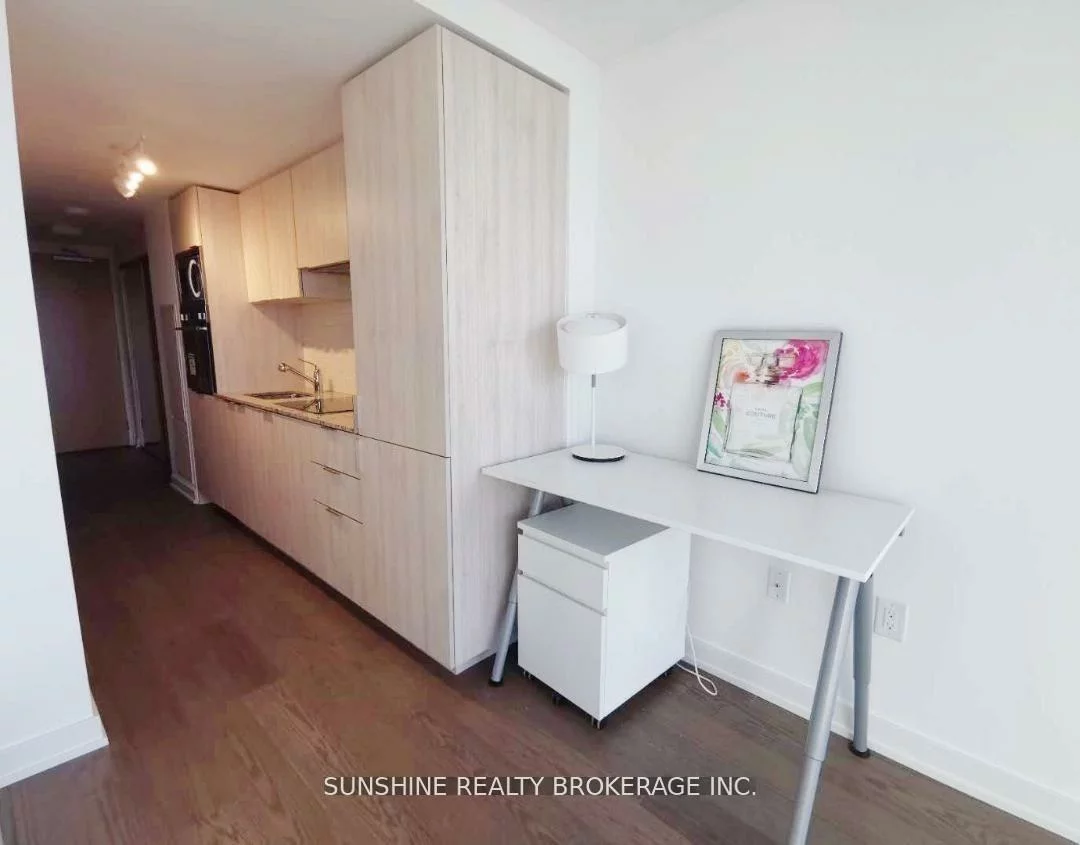 11, Wellesley, Bay Street Corridor, Toronto