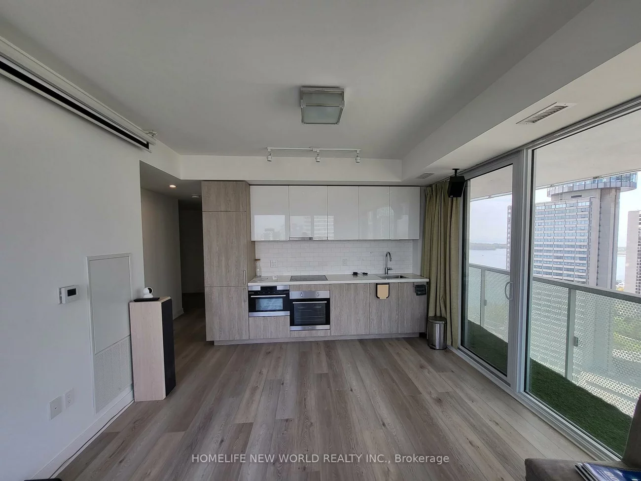 15, Queens, Waterfront Communities C8, Toronto