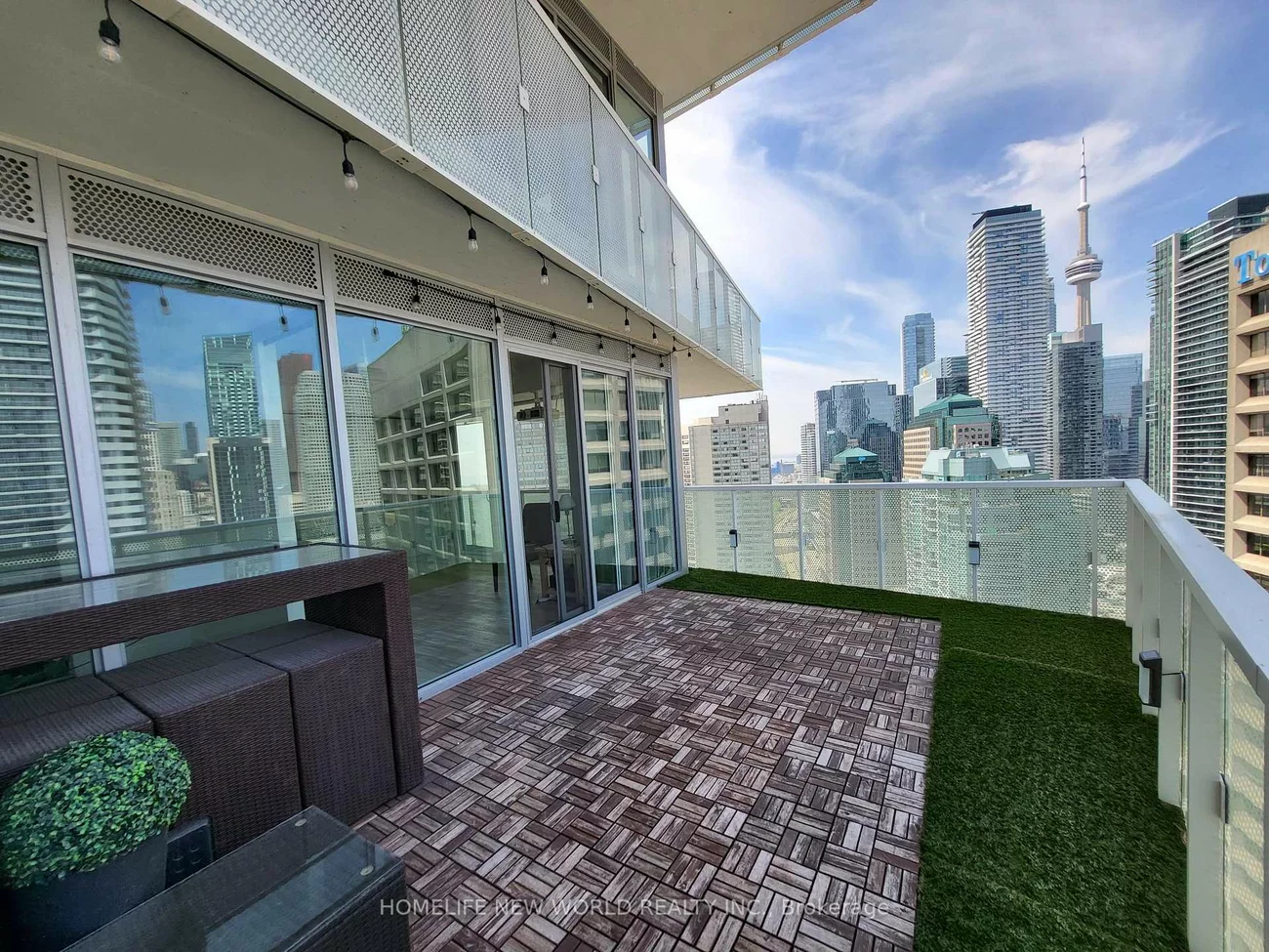 15, Queens, Waterfront Communities C8, Toronto