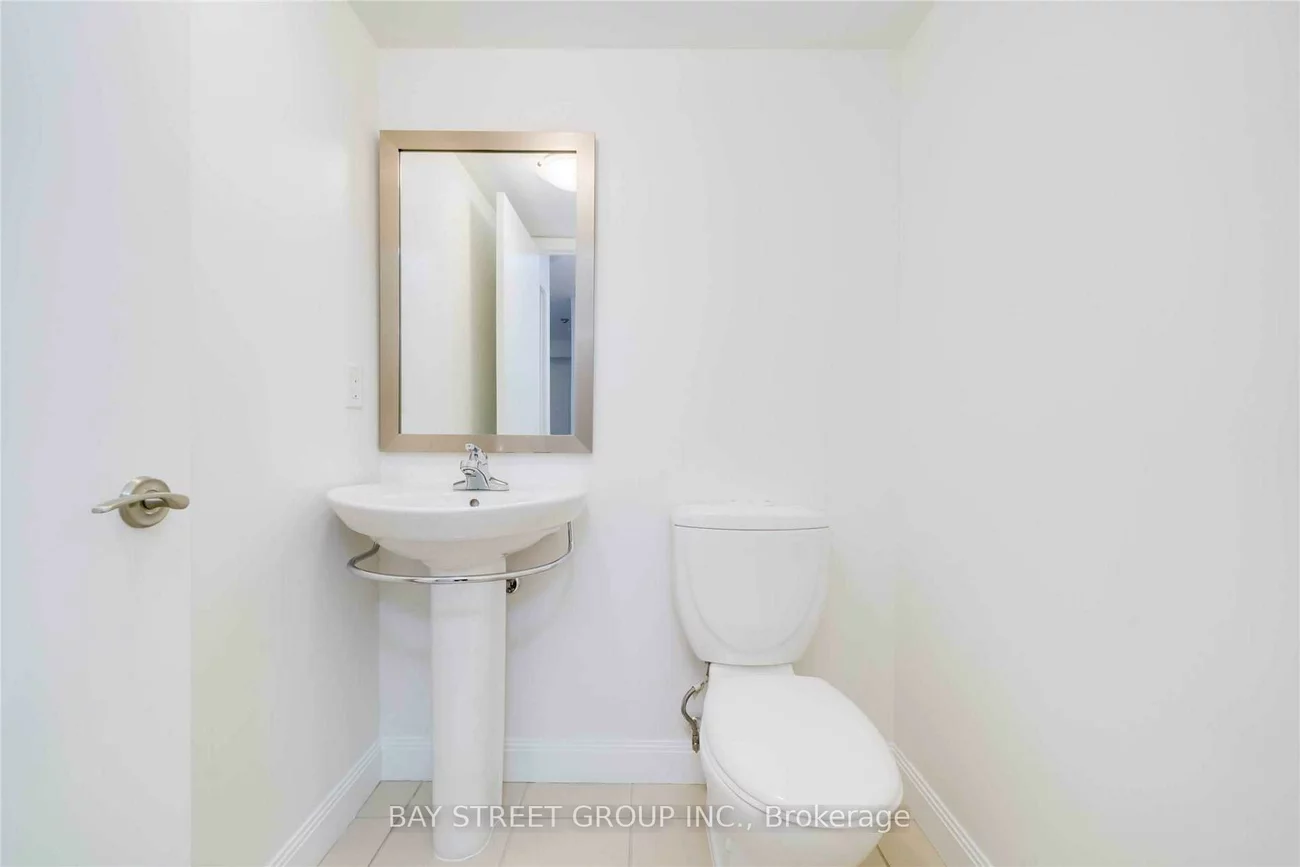 2191, Yonge, Mount Pleasant West, Toronto