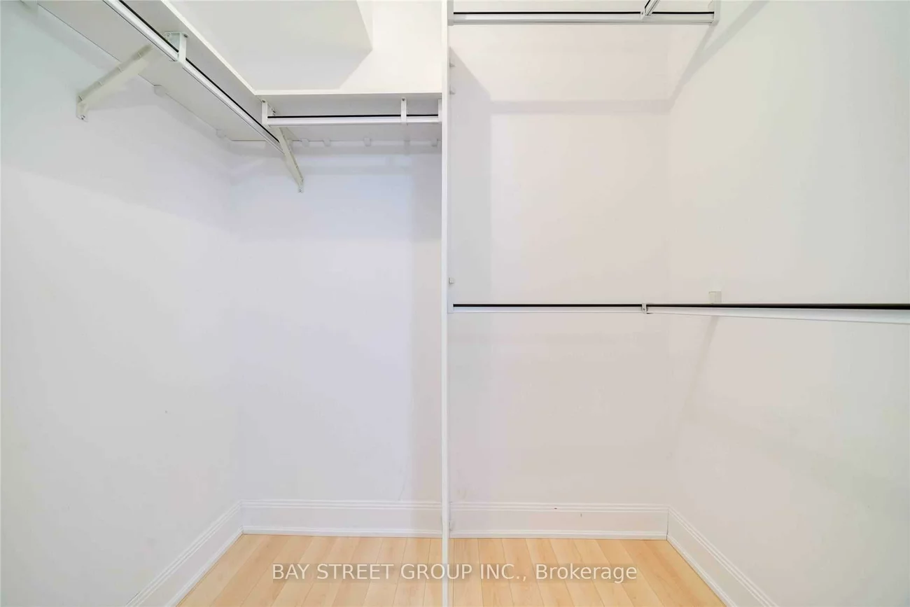 2191, Yonge, Mount Pleasant West, Toronto