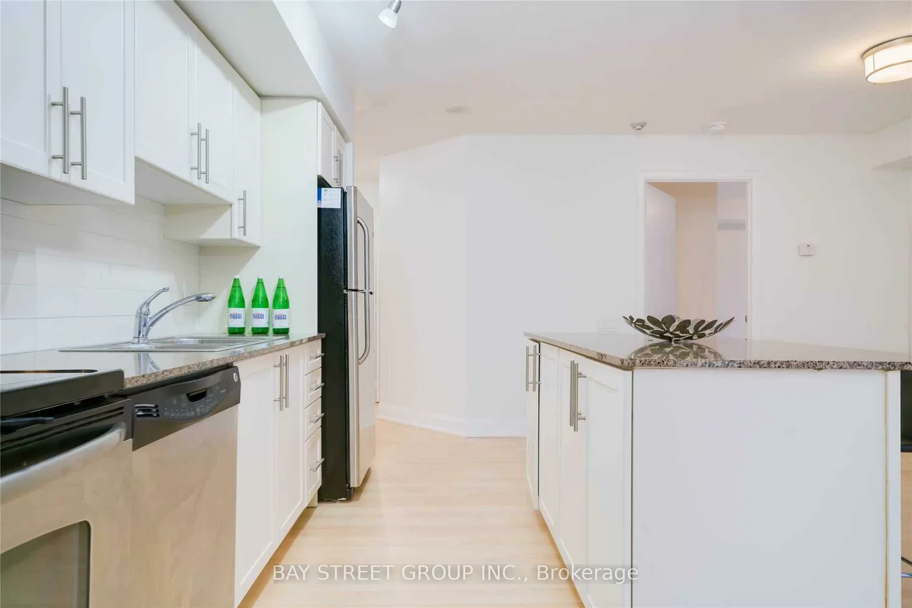 2191, Yonge, Mount Pleasant West, Toronto