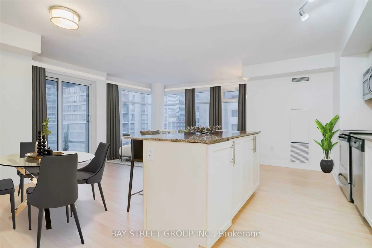 2191, Yonge, Mount Pleasant West, Toronto