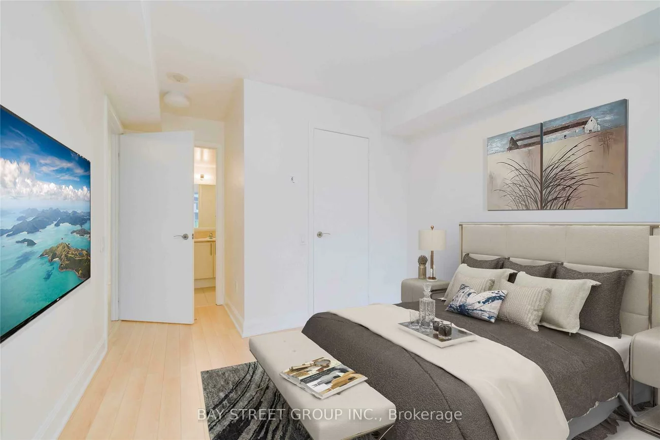 2191, Yonge, Mount Pleasant West, Toronto