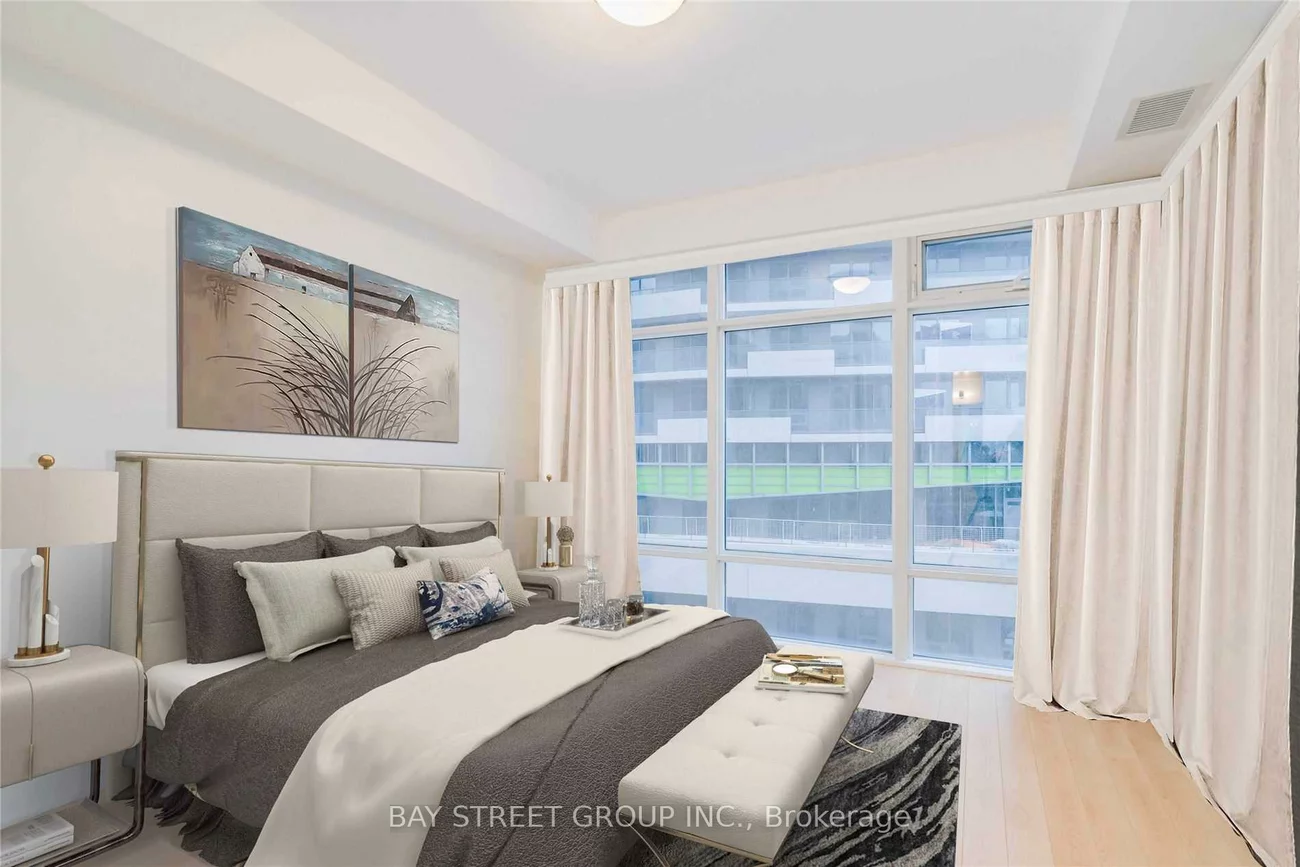 2191, Yonge, Mount Pleasant West, Toronto