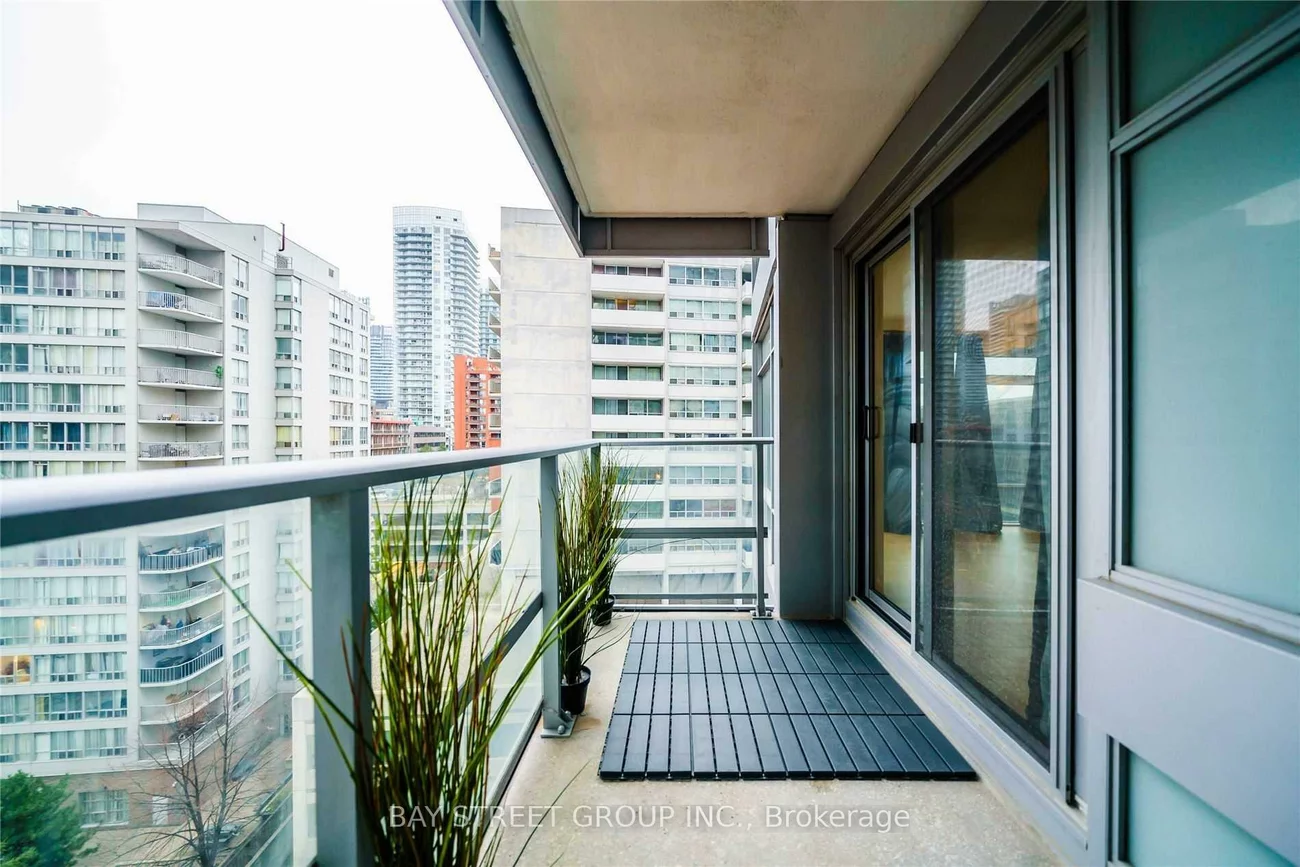 2191, Yonge, Mount Pleasant West, Toronto