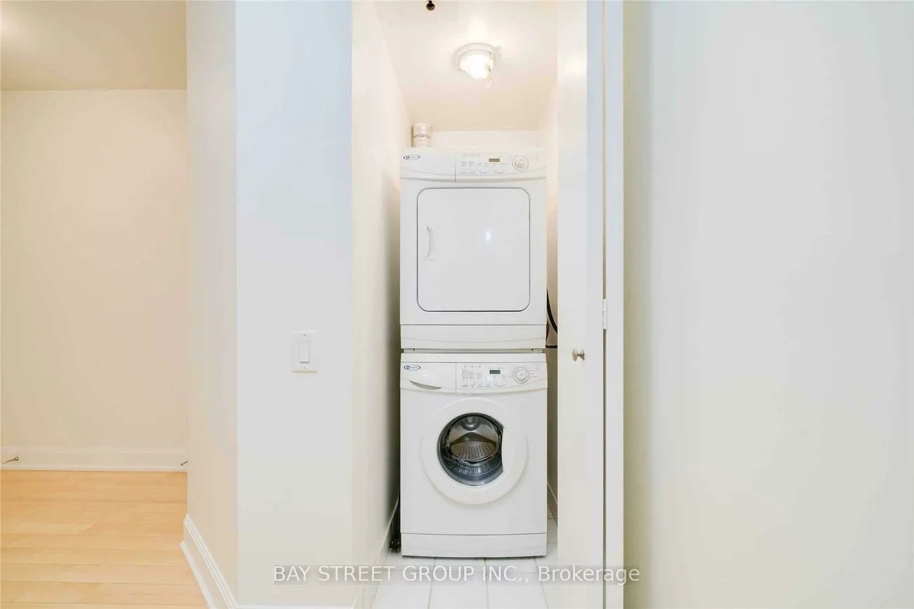 2191, Yonge, Mount Pleasant West, Toronto