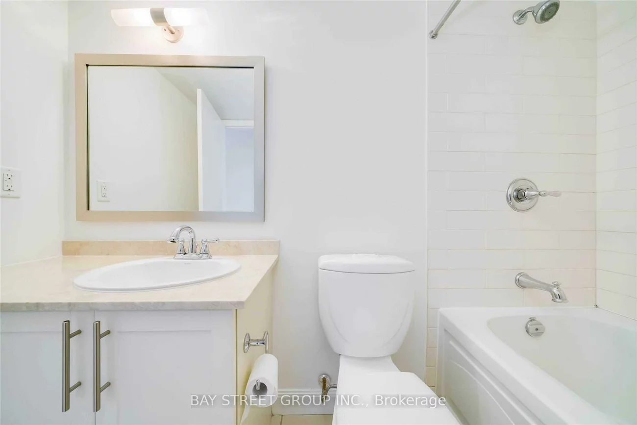 2191, Yonge, Mount Pleasant West, Toronto