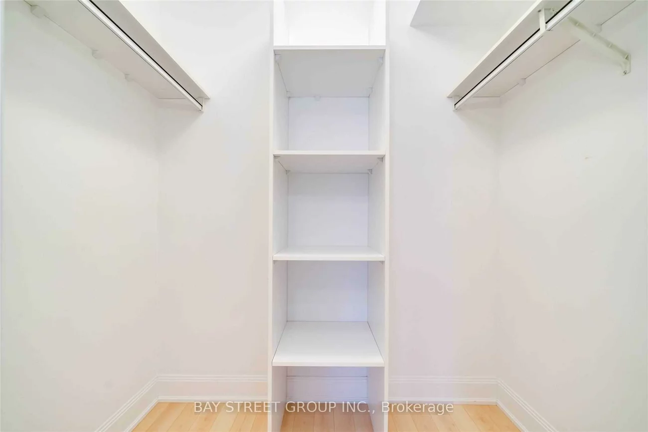 2191, Yonge, Mount Pleasant West, Toronto